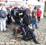 kein Sitzplatz ? Wozu hat Frau ihren Mann dabei ?
